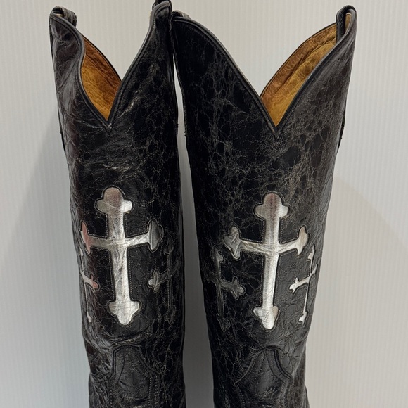 Johnny Ringo Black Crackle and Silver Crosses Heeled Boots - Picture 4 of 15